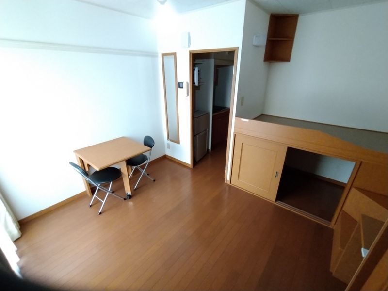 レオパレスエムズ 居間