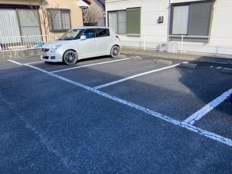 レオパレスサン・トラップ 駐車場