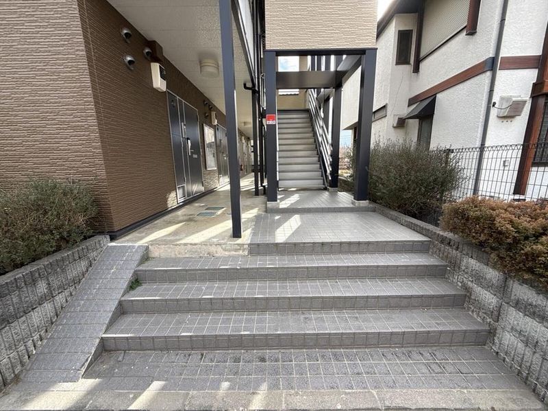 レオパレスミラージュ エントランス