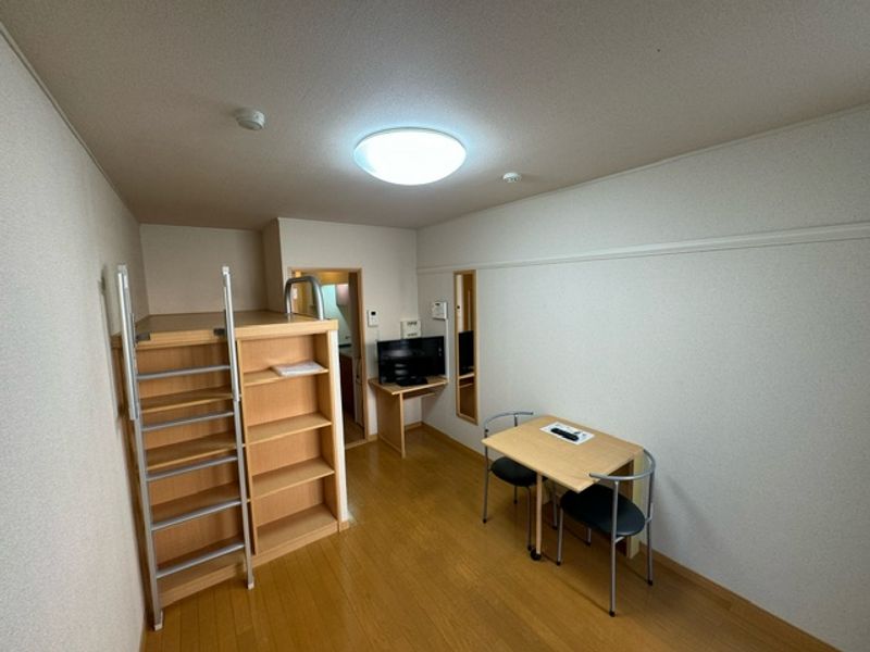 レオパレス宝 居間