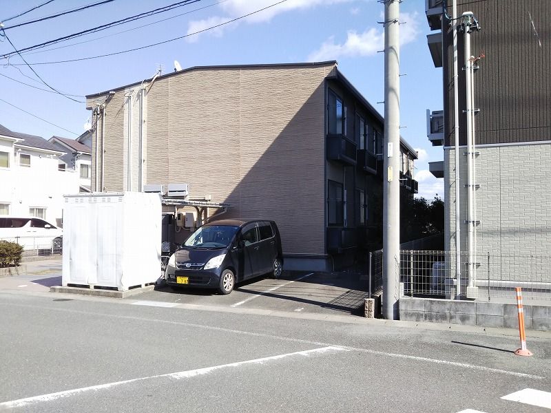 レオパレス上渡津 駐車場