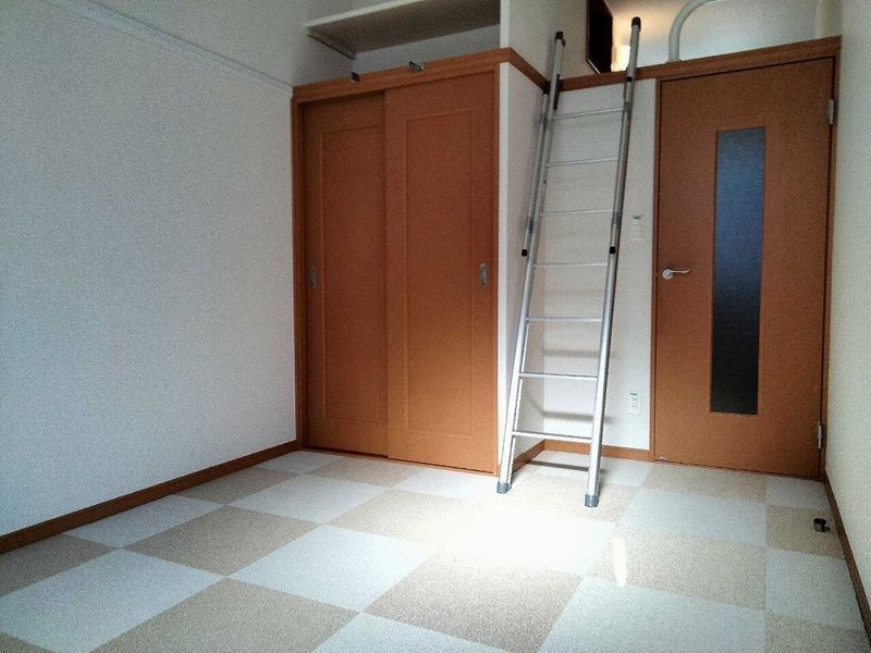 レオパレスアズール東大宮 居間