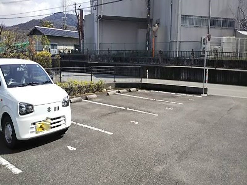 レオパレス御井朝妻 駐車場