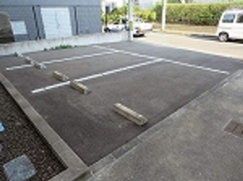 レオネクストエルビエント 駐車場