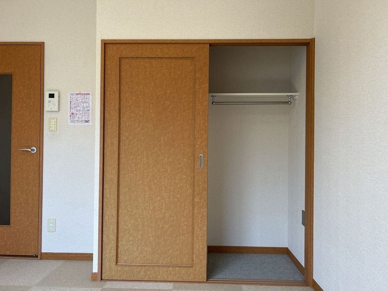 レオパレス南逆井 収納