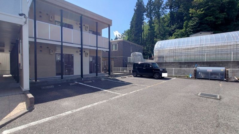 レオパレスエスポワール 駐車場