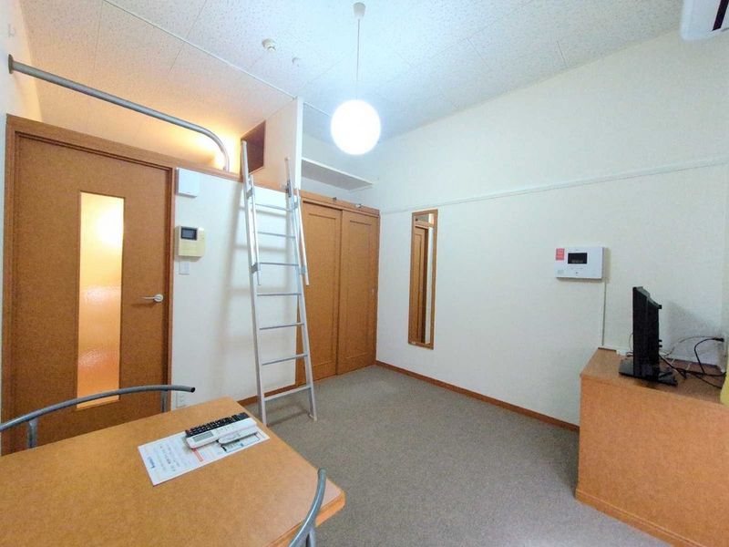 レオパレスダイガ 居間