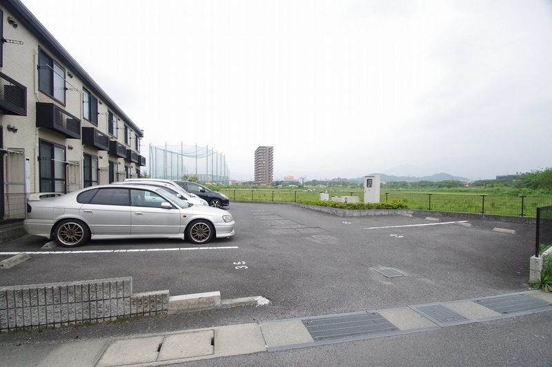 レオパレスクライフ 駐車場