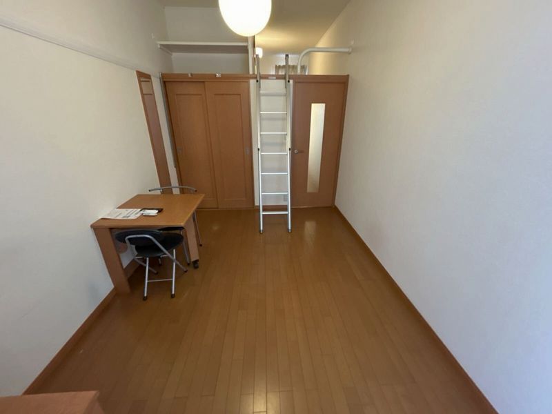 レオパレスＭＯＲＥ 居間