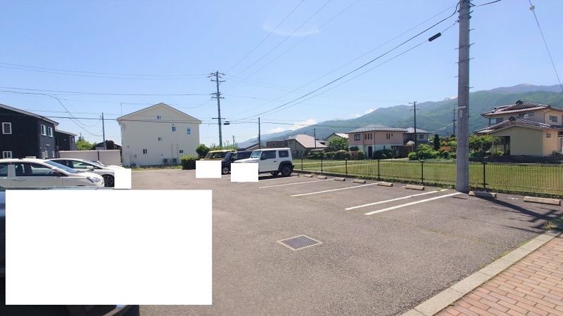 レオパレスラ・ティーダ 駐車場