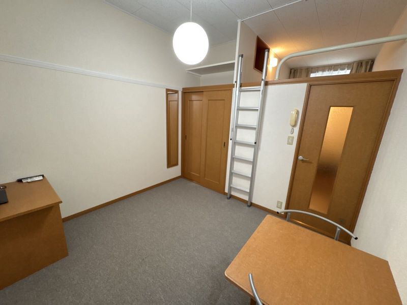 レオパレスＰＩＰＡ 居間