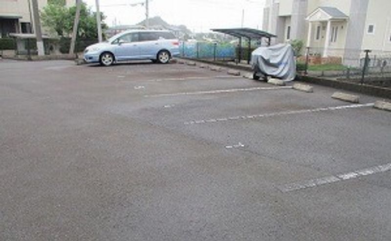 レオパレスドヴォール函南 駐車場