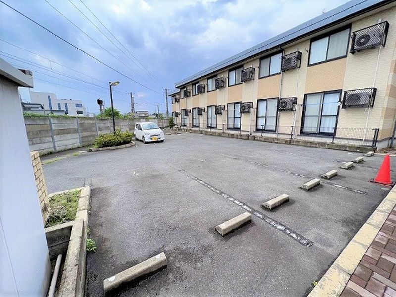 レオパレスホーリーラブ 駐車場
