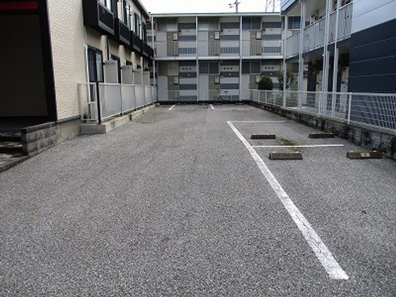 レオパレスパークハイムⅤ 駐車場