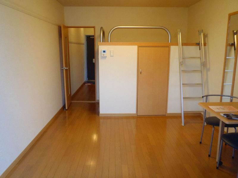 レオパレスＫ 居間