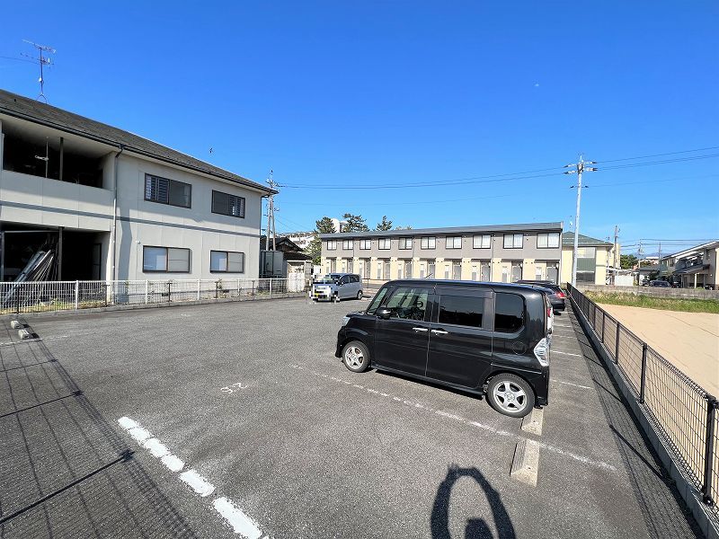 レオパレスサニーホームズ 駐車場
