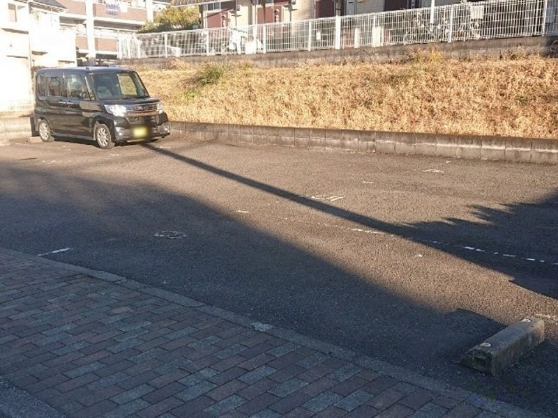 レオパレス横浜北 駐車場