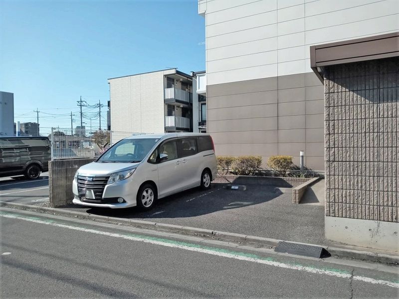 レオパレスＦ＆Ｔ　Ⅱ 駐車場