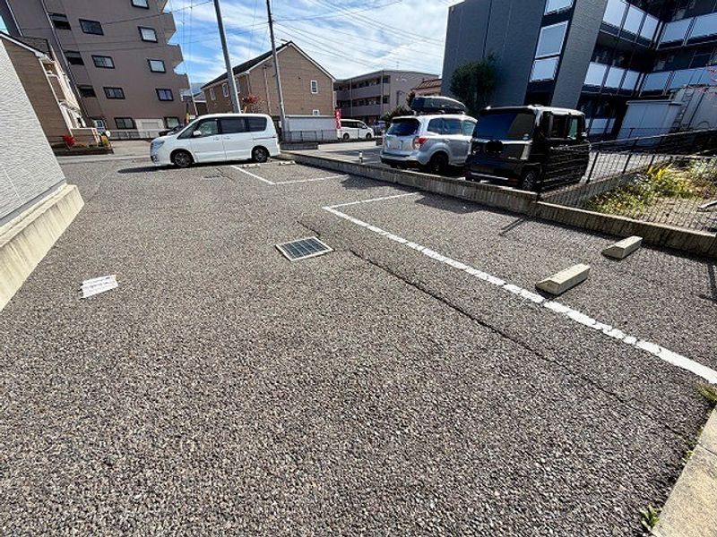 レオパレスミルキーウェイ 駐車場