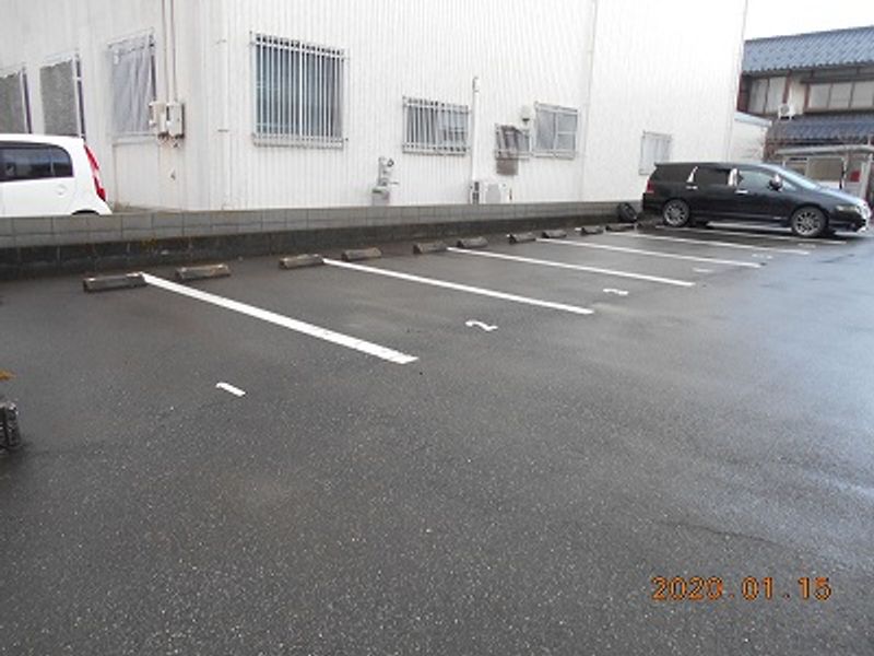 レオパレス花水木館 駐車場
