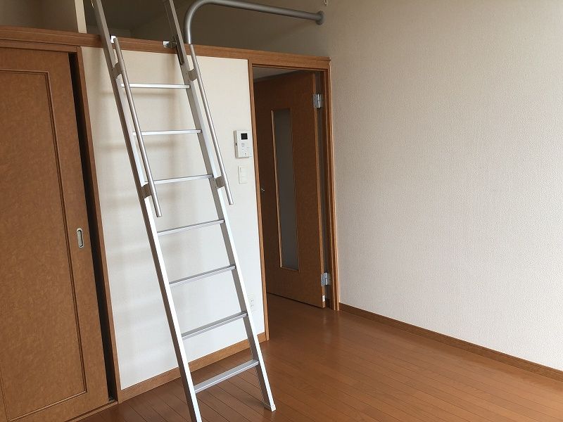 レオパレスサンブリッジ 居間