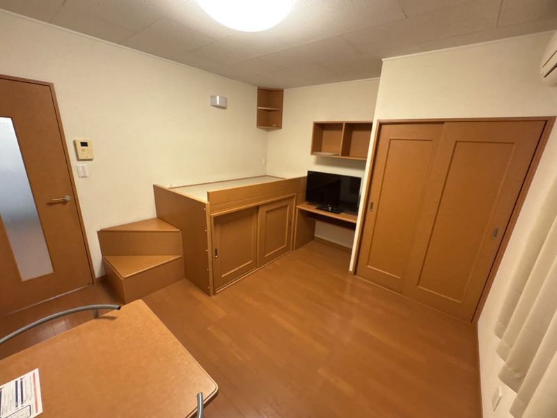 レオパレスタピスリー 居間