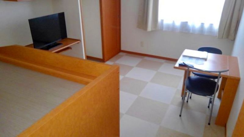 レオパレスメルベーユ 居間