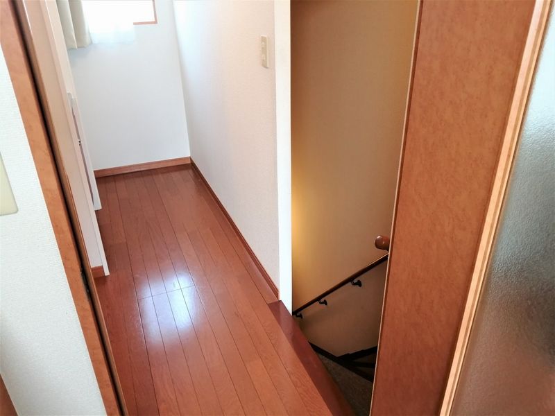 レオパレスベルフォーレ 玄関