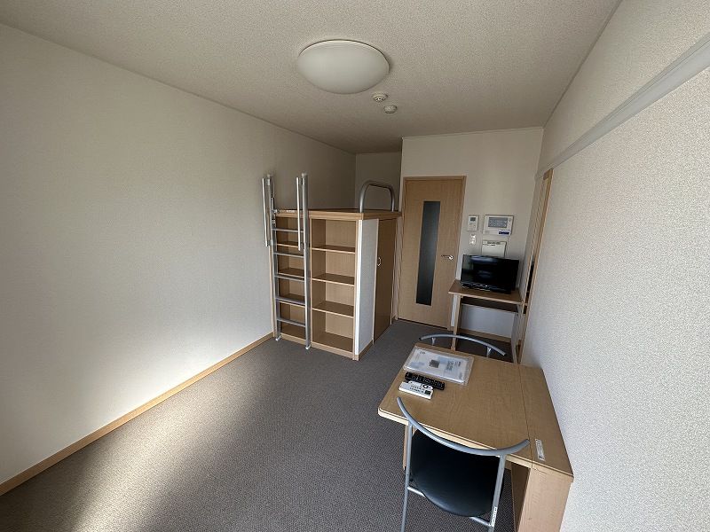 レオパレス竹松 居間