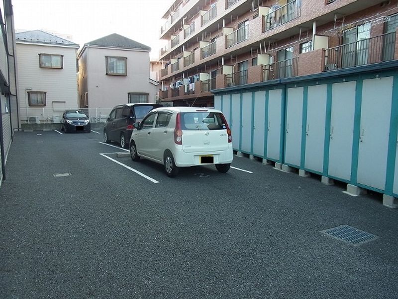 レオパレスアンフィニ 駐車場