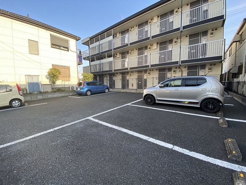 レオパレス金華苑 駐車場