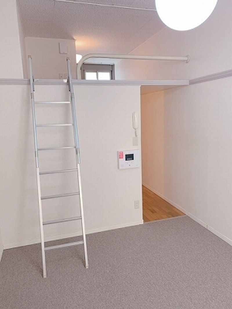 レオパレス松川 寝室