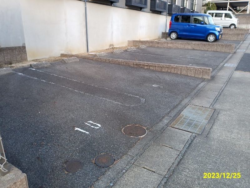 レオパレスオケバ 駐車場