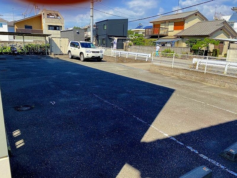 レオパレス松浦 駐車場