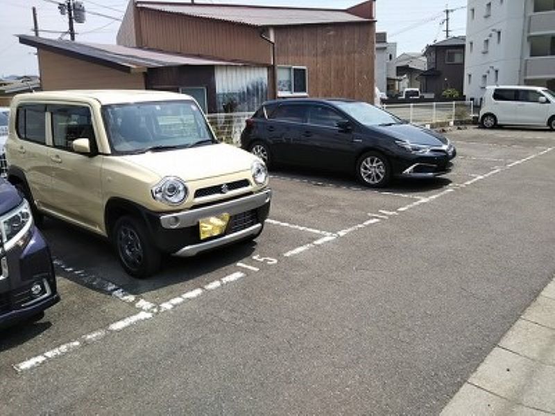 レオパレス上川原 駐車場