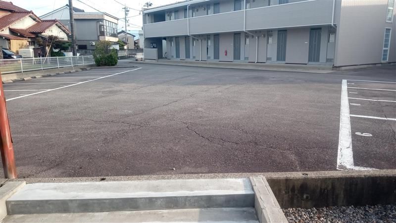 レオパレスＮＯＶＡ・Ⅱ 駐車場