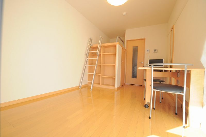 レオパレス新町 居間