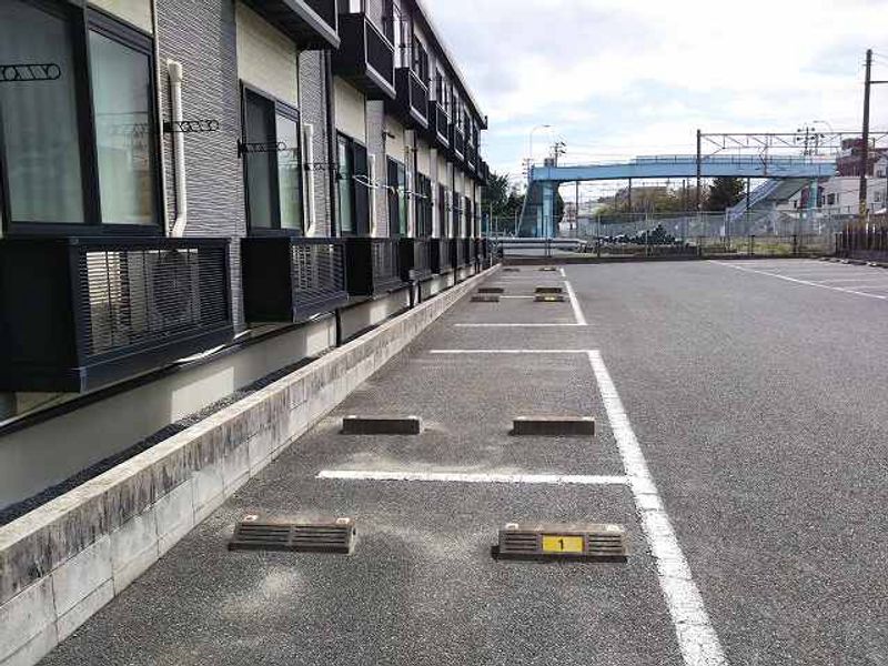 レオパレスアミティエ 駐車場