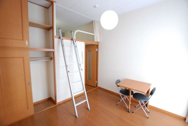 レオパレス翁樹 居間