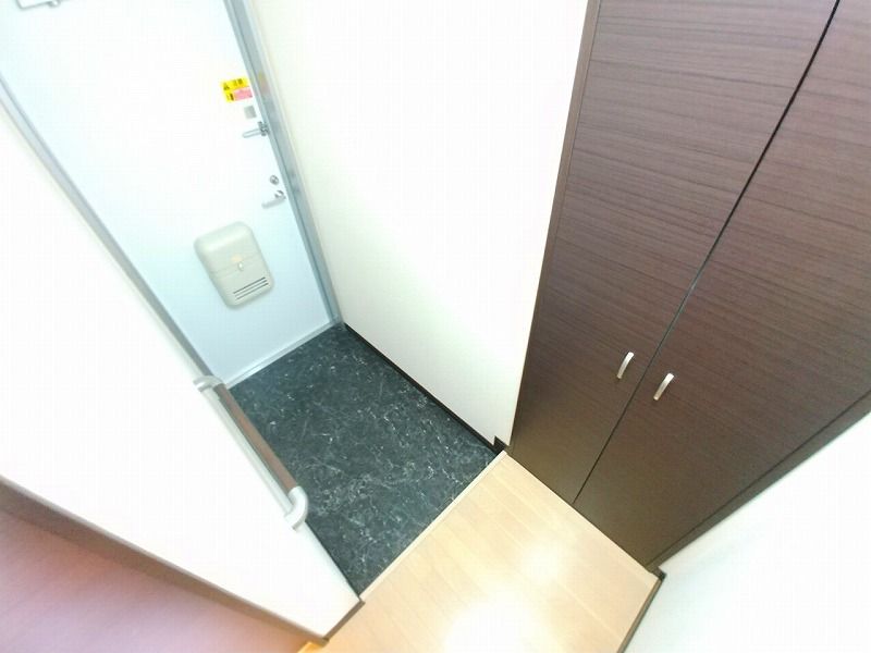 レオネクストコナ＆マム 玄関
