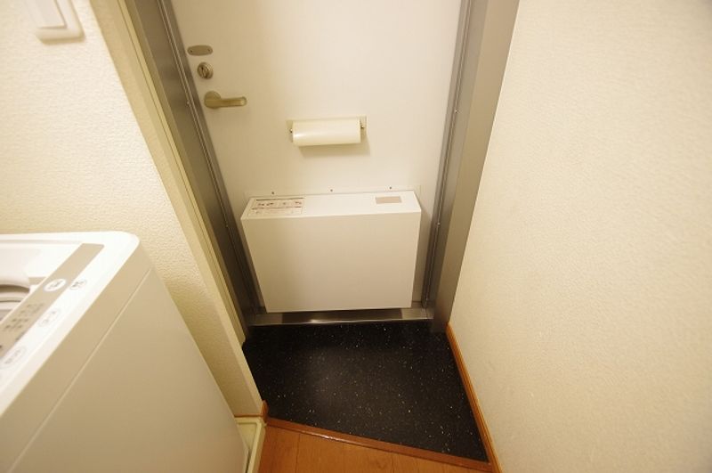 レオパレスアルデバラン 玄関