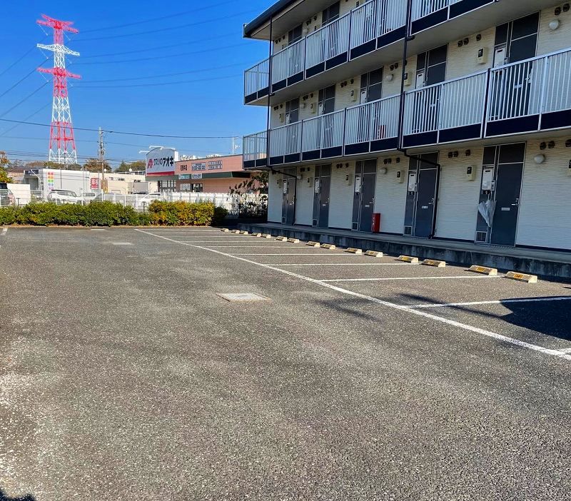 レオパレスボヌール　ドゥマン 駐車場
