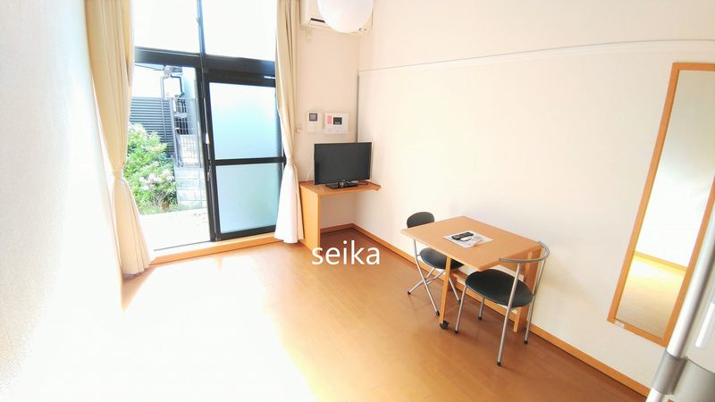 レオパレスカメリアイースト 居間