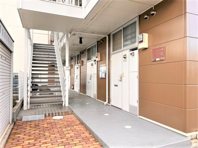 レオパレスシャトー花園 エントランス