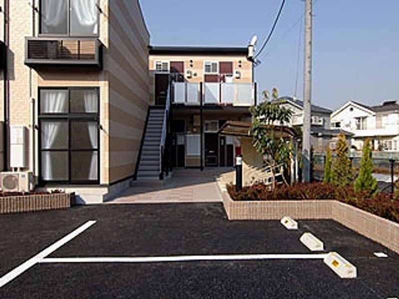 レオパレスファーレⅤ 駐車場