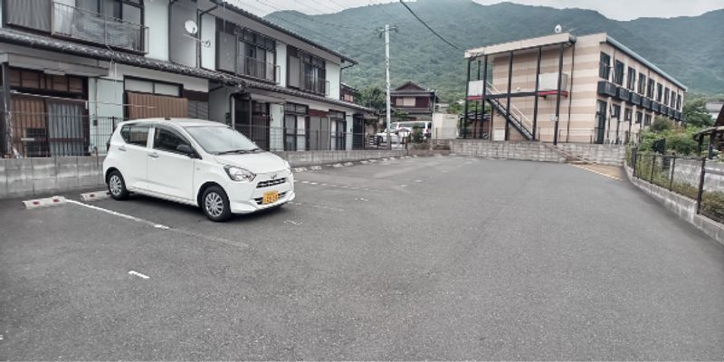 レオパレス上田 駐車場