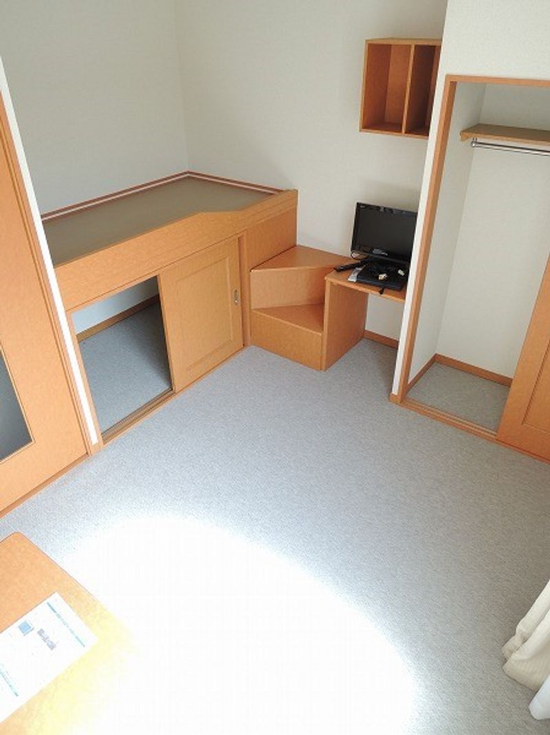 レオパレスワールド寒風台 居間