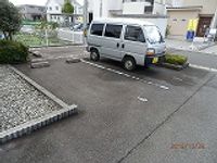 レオパレスニュー北府 駐車場
