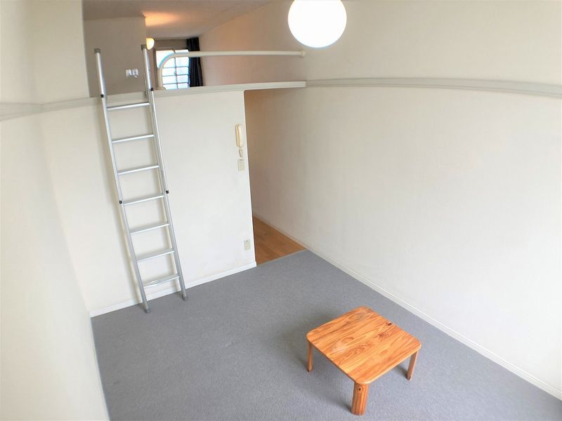 レオパレスピュアコートⅡ 居間