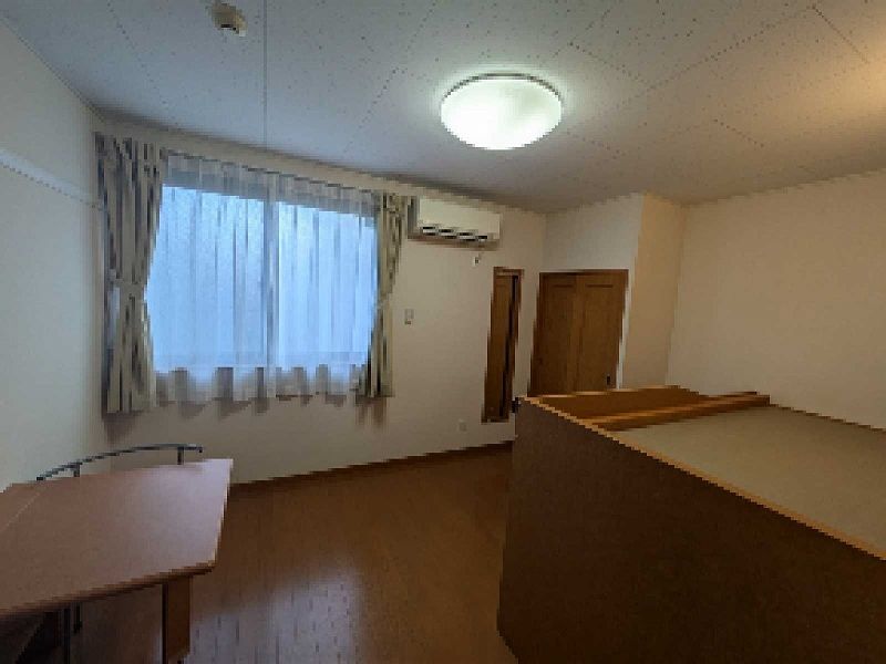 レオパレスパワーハウス 居間